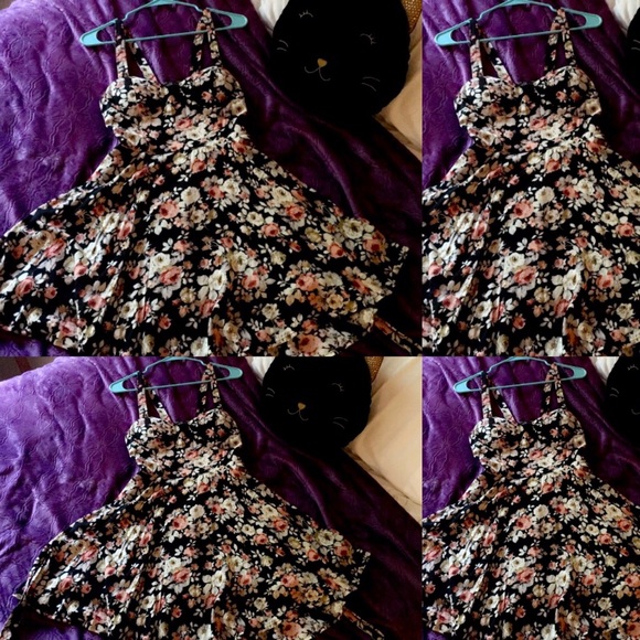 (SOLD) BN* Floral patterned Skater Dress 🌸 - Picture 2 of 8